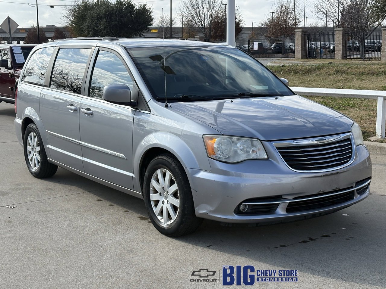 2014 Chrysler Town & Country Touring's photo