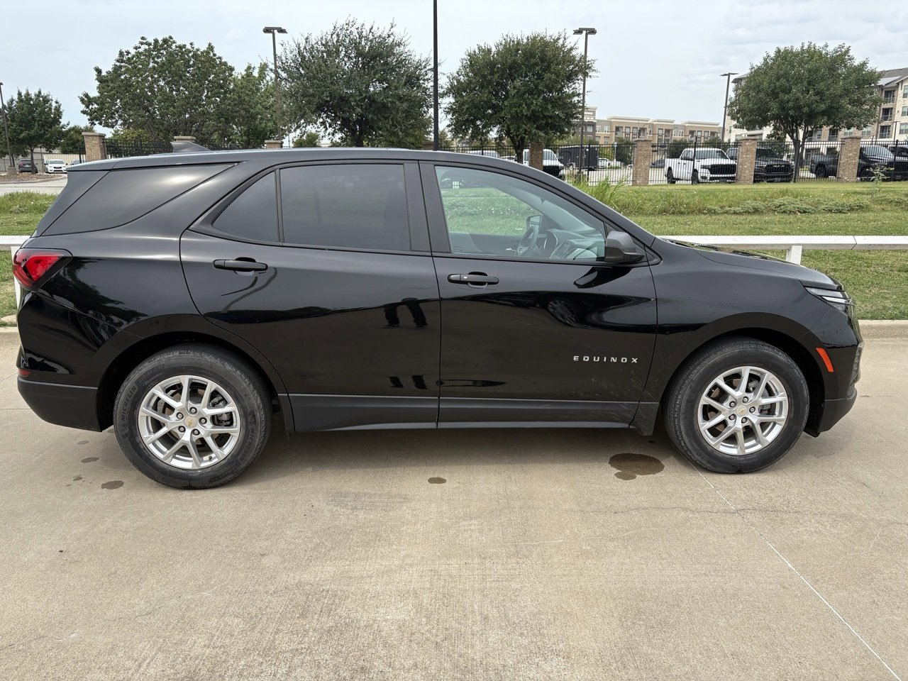 2022 Chevrolet Equinox LS photo 3