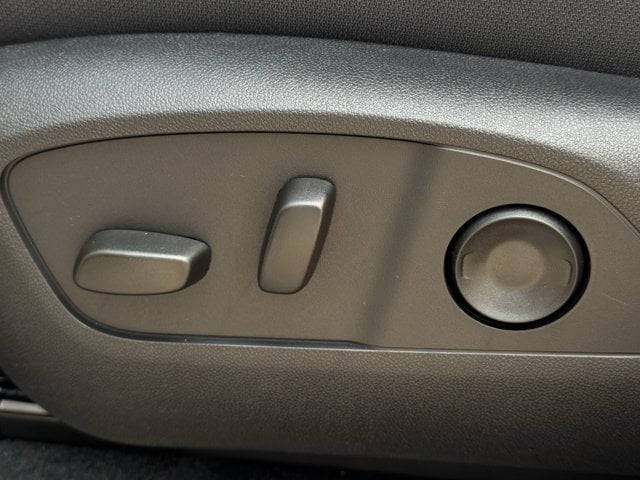 2027 Chevrolet Traverse LT - Photo 21