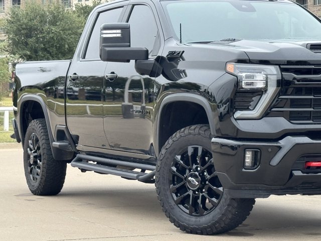 2025 Chevrolet Silverado 2500HD LT photo 2