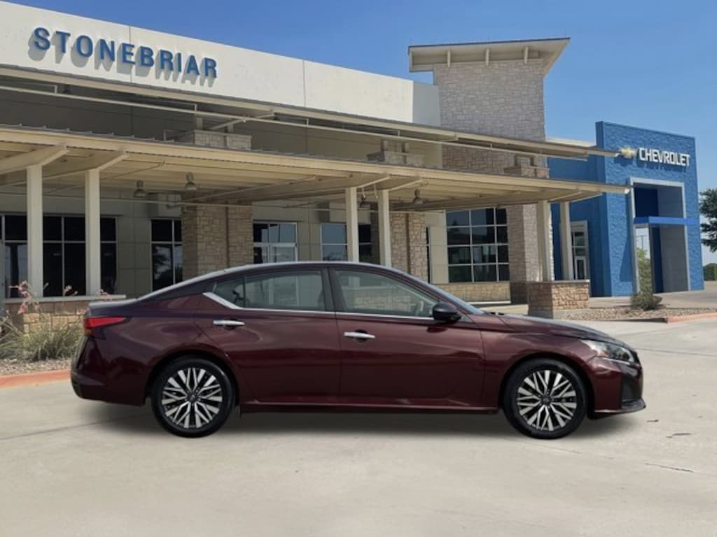 Used 2024 Nissan Altima 2.5 SV Sedan