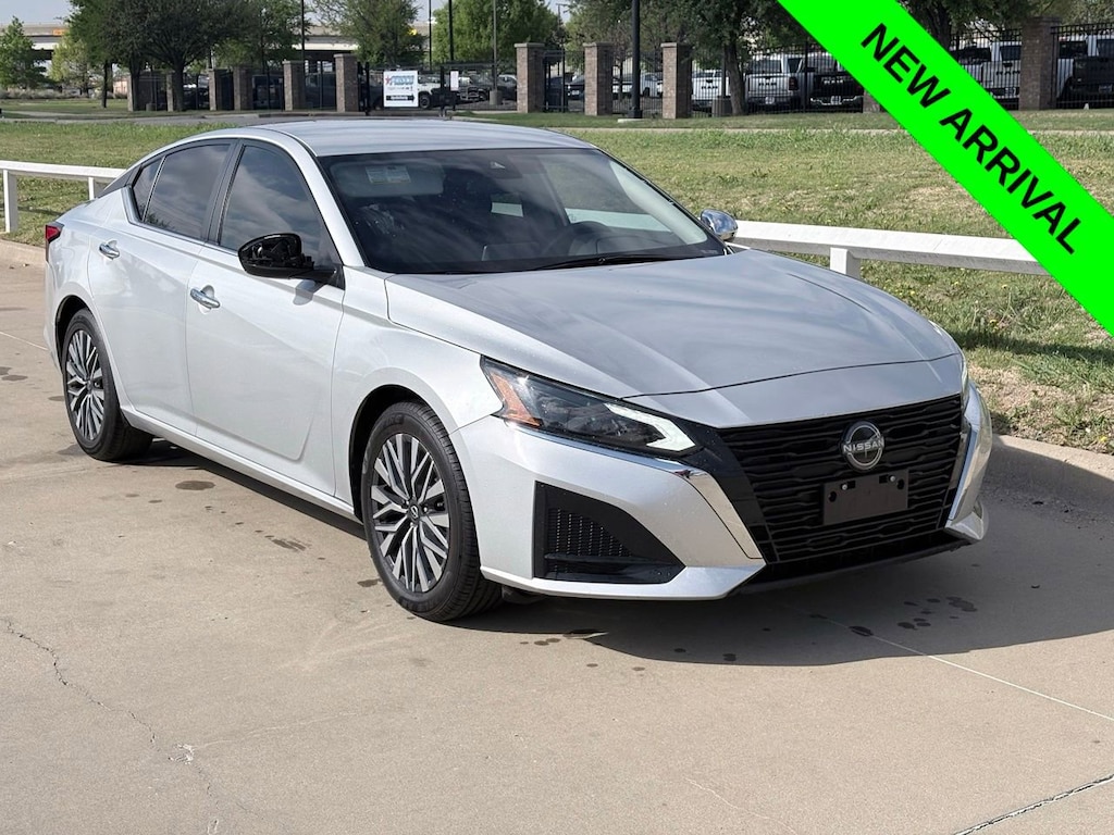 Used 2024 Nissan Altima SV FWD Sedan
