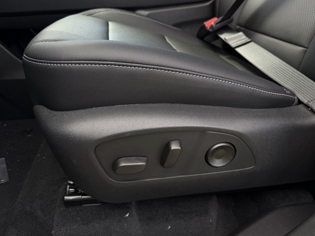 2027 Chevrolet Traverse LT - Photo 24