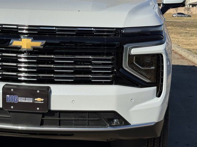 New 2026 Polar White Tricoat Chevrolet High Country image 9