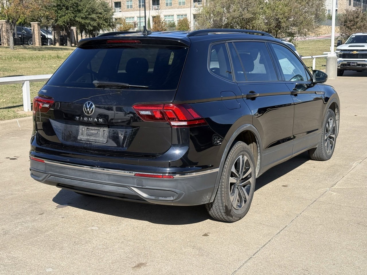 2022 Volkswagen Tiguan S photo 2