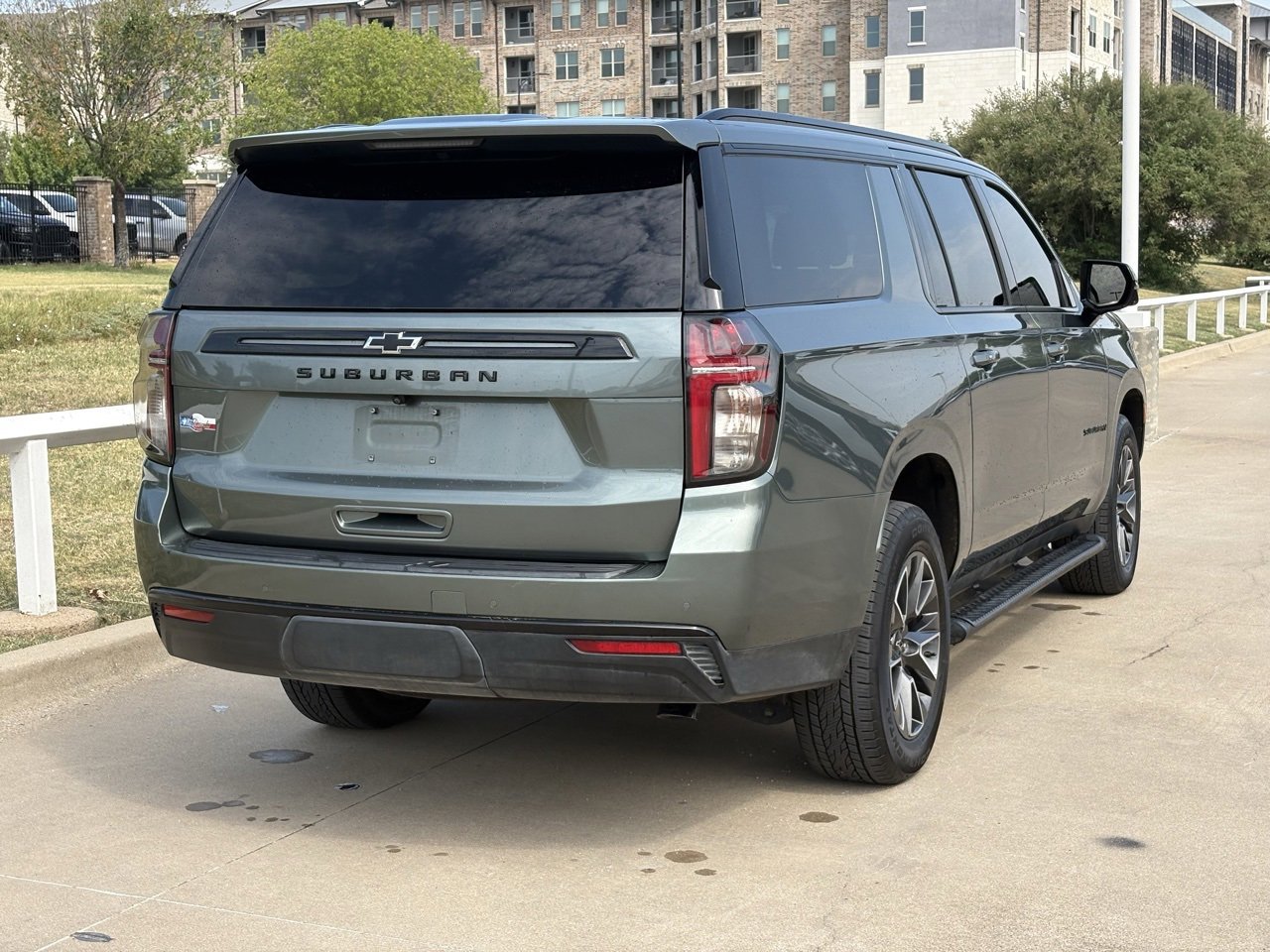 2023 Chevrolet Suburban Z71 photo 3
