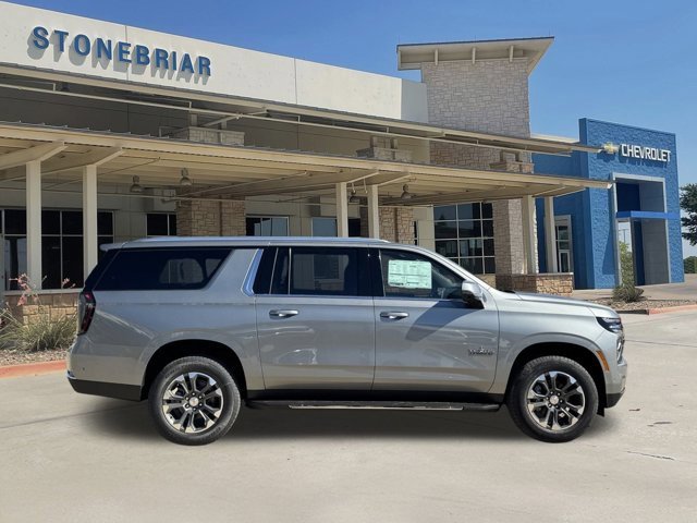 2026 Chevrolet Suburban LT photo 4