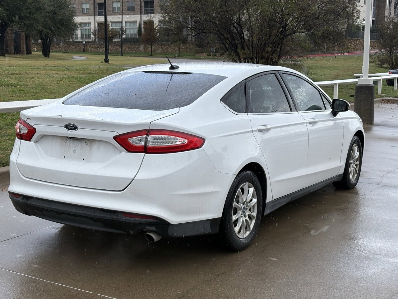 2015 Ford Fusion S photo 2