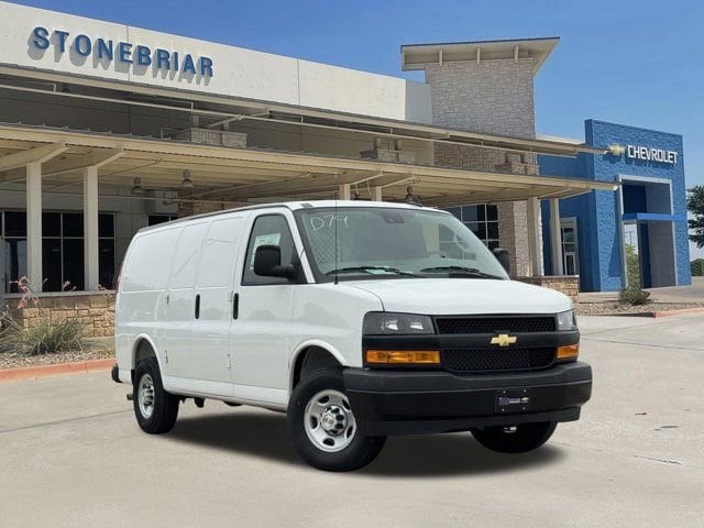 2026 Chevrolet Express 2500 Work Van HD's photo