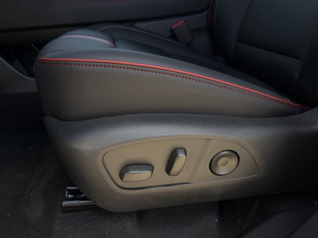 2027 Chevrolet Traverse RS - Photo 25