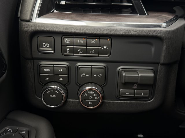 2027 Chevrolet Suburban Z71 - Photo 21