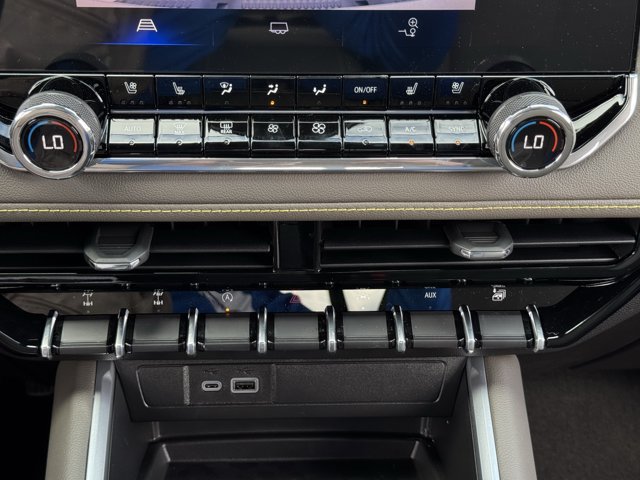 2026 Chevrolet Colorado ZR2 - Photo 15