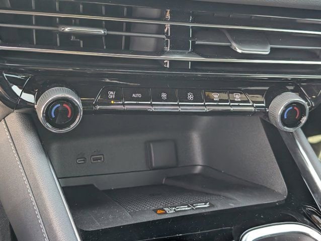 2025 Chevrolet Traverse LT - Photo 17