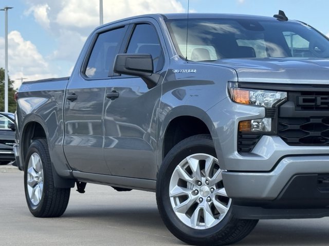 2023 Chevrolet Silverado 1500 Custom photo 3