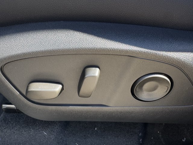 2027 Chevrolet Traverse LT - Photo 20