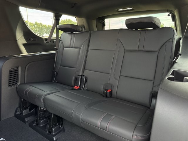 2026 Chevrolet Suburban RST - Photo 23