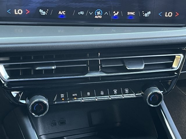 2027 Chevrolet Traverse LT - Photo 18