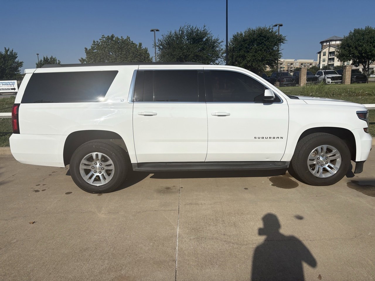 2019 Chevrolet Suburban LT photo 3