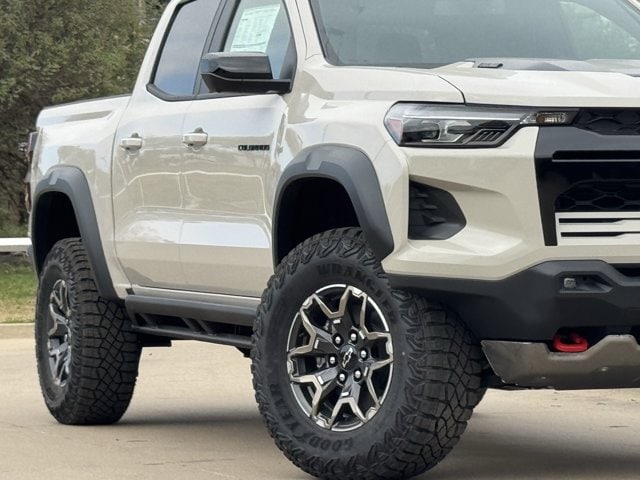 2026 Chevrolet Colorado ZR2 - Photo 3