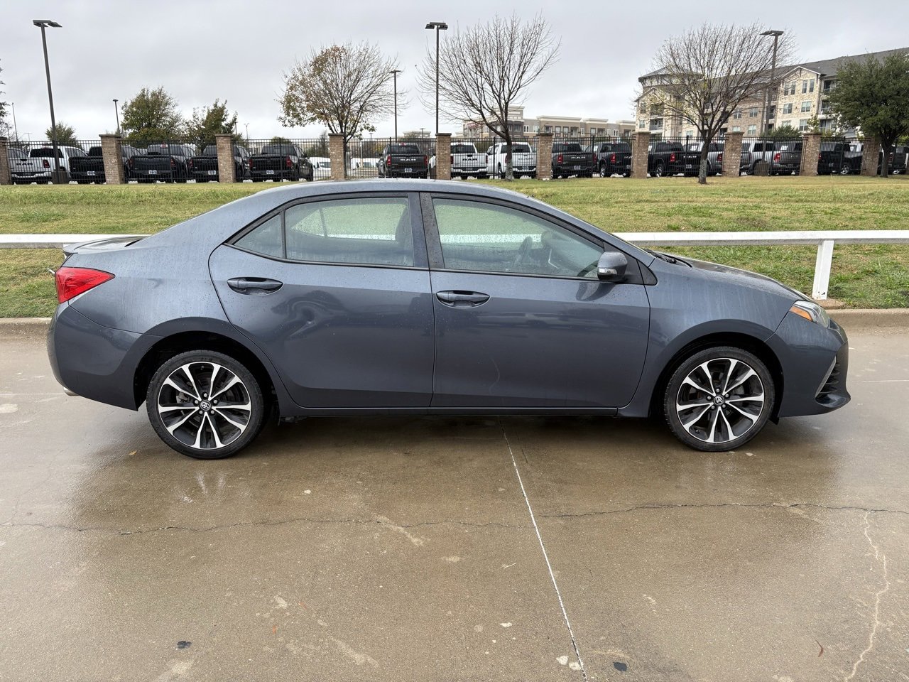 2018 Toyota Corolla SE photo 3