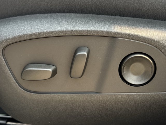 2027 Chevrolet Traverse LT - Photo 21