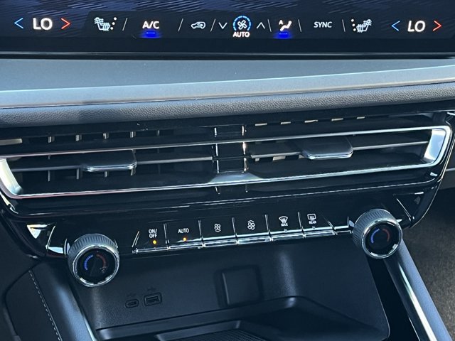 2027 Chevrolet Traverse LT - Photo 17