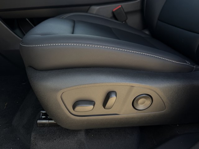 2027 Chevrolet Traverse LT - Photo 24