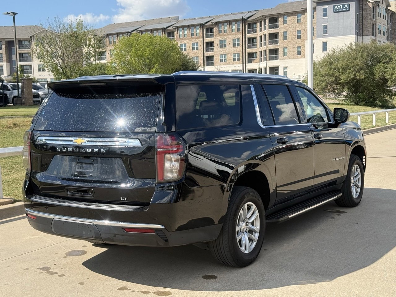 2024 Chevrolet Suburban LT photo 3