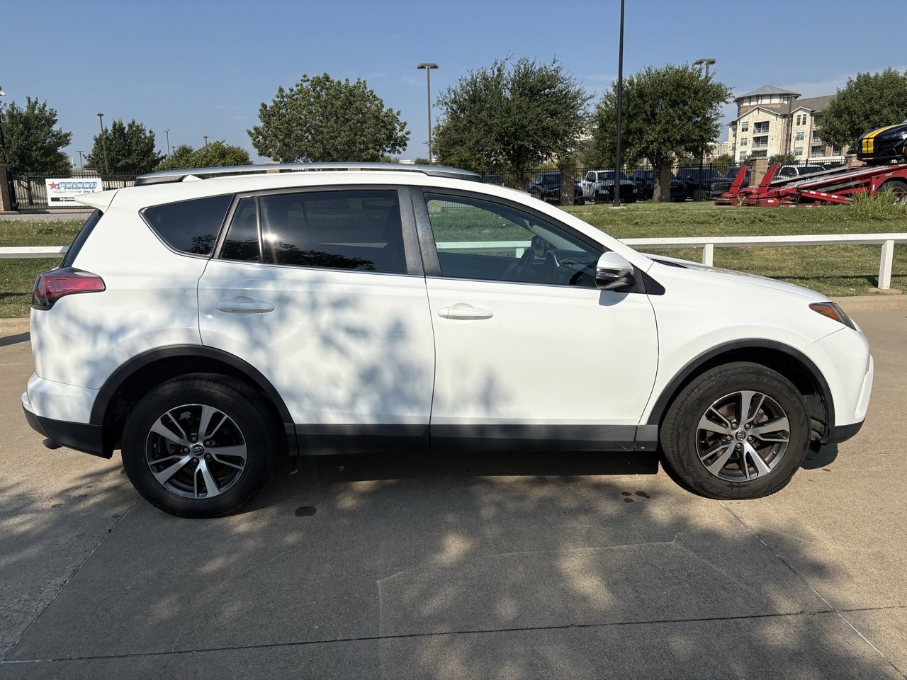 2016 Toyota RAV4 XLE photo 2