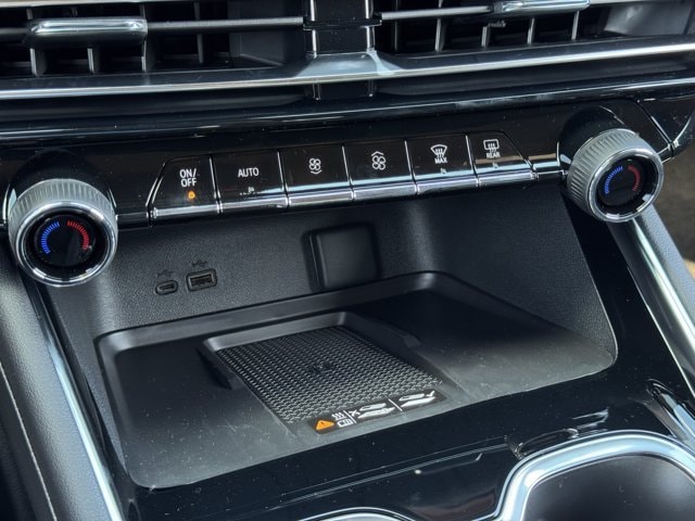 2027 Chevrolet Traverse LT - Photo 15