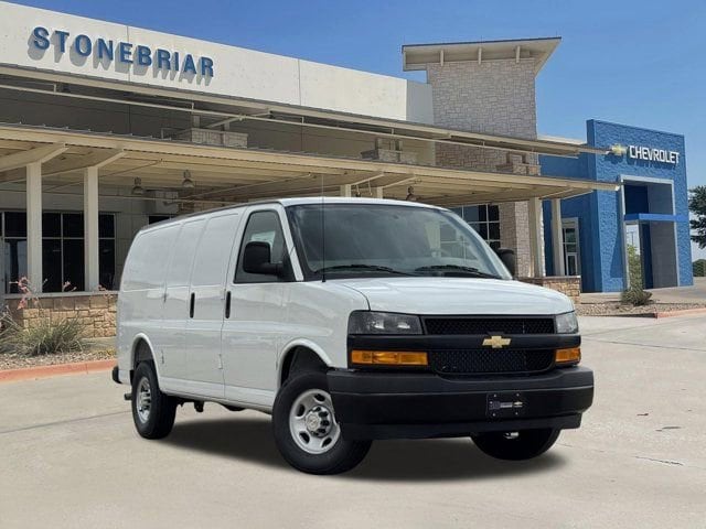 2026 Chevrolet Express 2500 Work Van HD's photo
