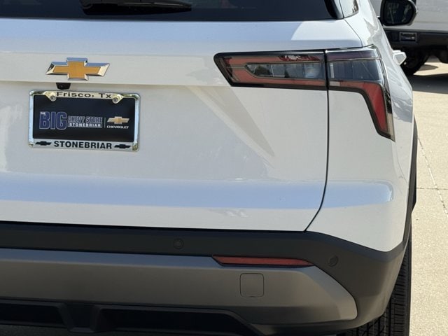 2027 Chevrolet Equinox LT - Photo 7