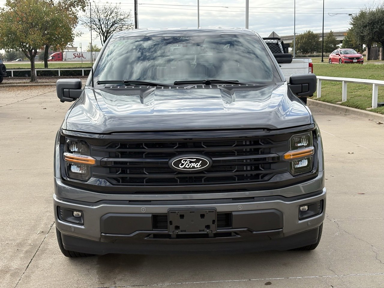 2025 Ford F-150 XLT photo 2