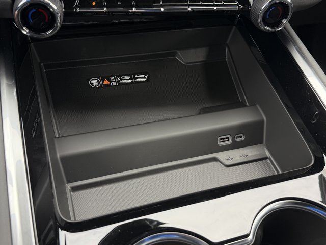 2027 Chevrolet Suburban Z71 - Photo 19