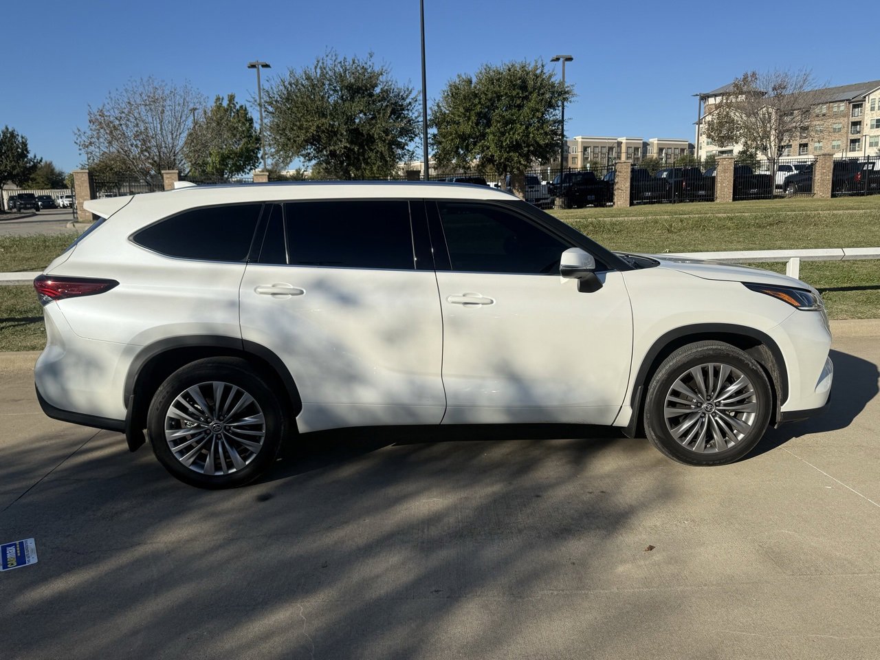 2021 Toyota Highlander Platinum photo 2