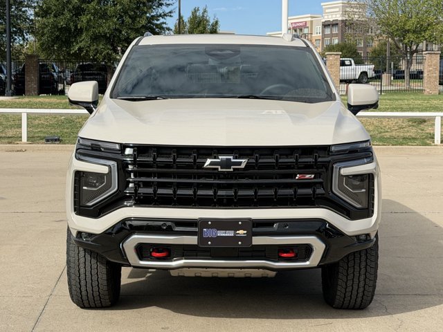 2027 Chevrolet Suburban Z71 - Photo 8