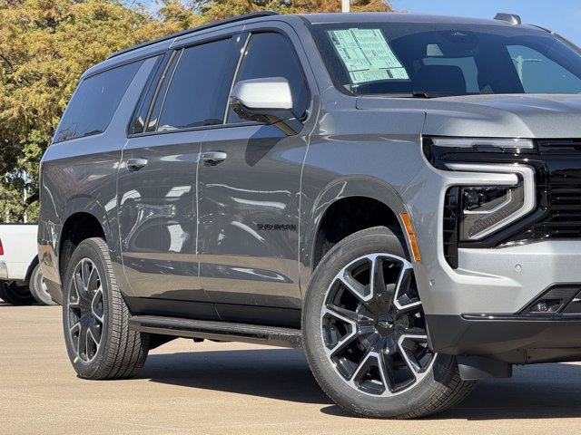 2026 Chevrolet Suburban RST photo 2