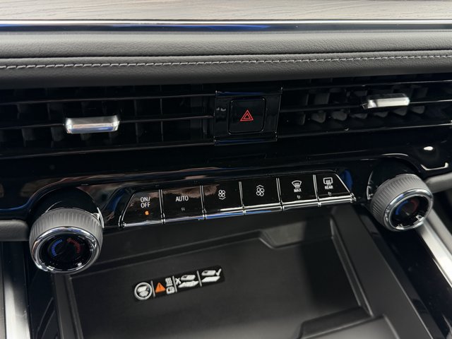 2027 Chevrolet Suburban Z71 - Photo 18