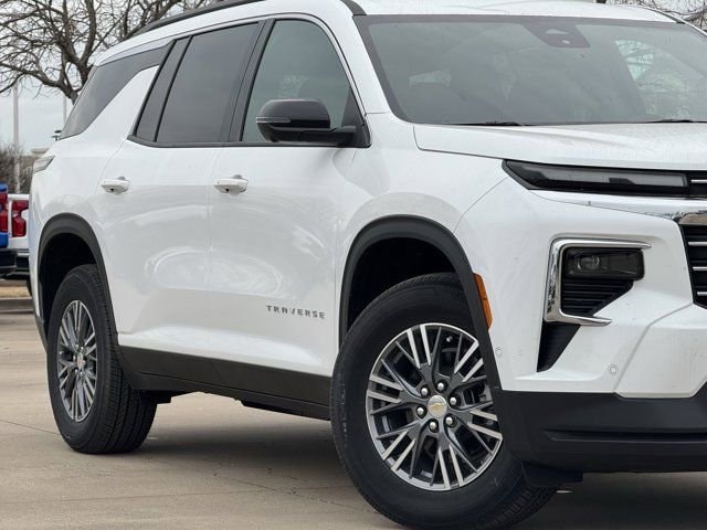 2025 Chevrolet Traverse LT - Photo 3