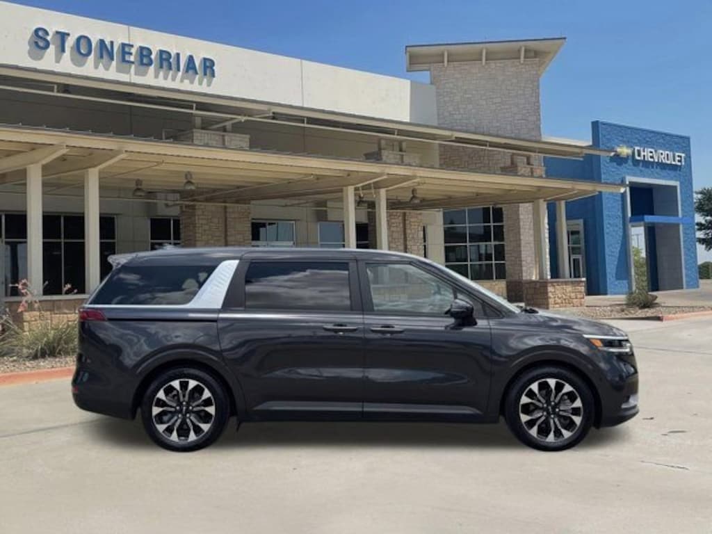 Used 2024 Kia Carnival EX MPV