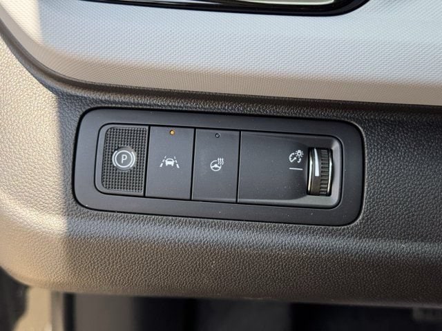 2027 Chevrolet Bolt RS - Photo 17