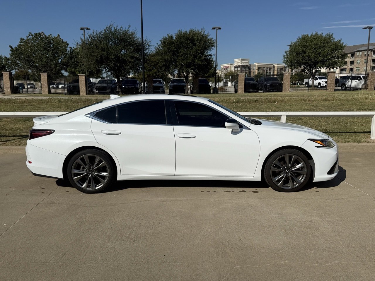 2019 Lexus ES 350 photo 3