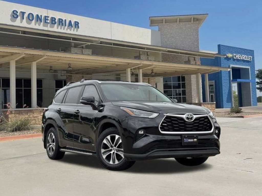Used 2025 Toyota Highlander Hybrid XLE SUV