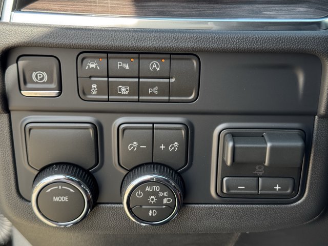 2026 Chevrolet Suburban LT - Photo 18