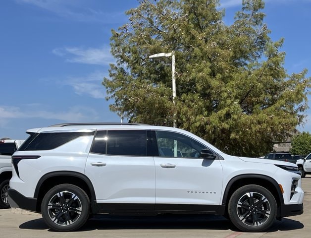 2027 Chevrolet Traverse LT - Photo 3
