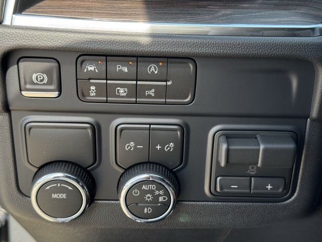 2026 Chevrolet Suburban LT - Photo 18