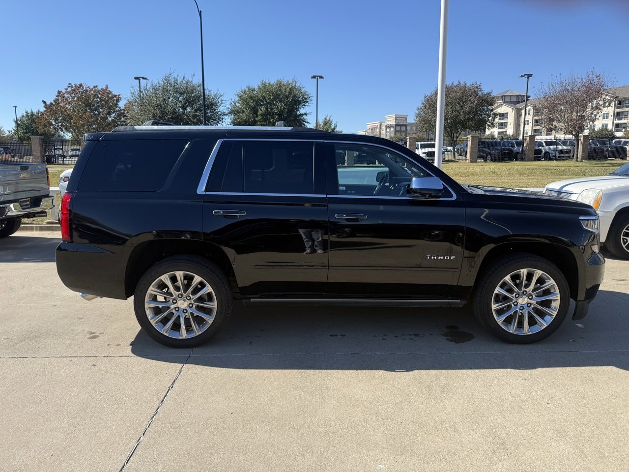 2019 Chevrolet Tahoe Premier photo 2