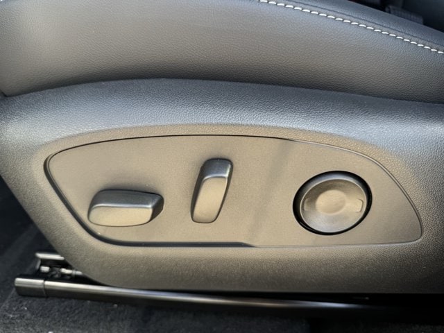 2027 Chevrolet Traverse LT - Photo 21
