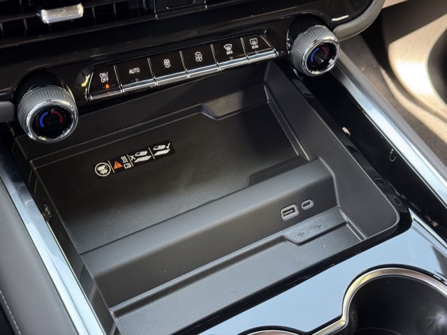 2026 Chevrolet Suburban Z71 - Photo 13