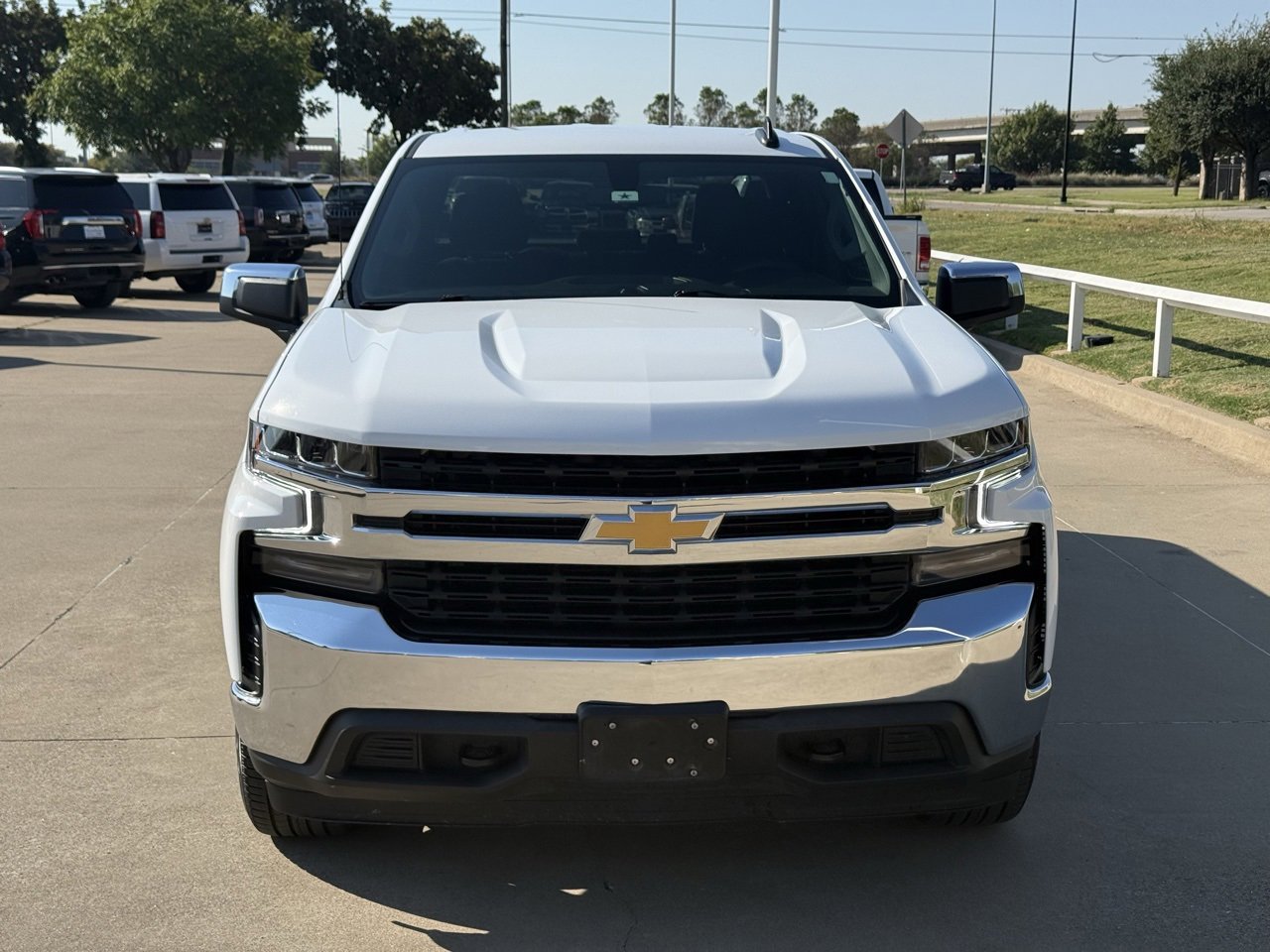 2022 Chevrolet Silverado 1500 LT photo 2